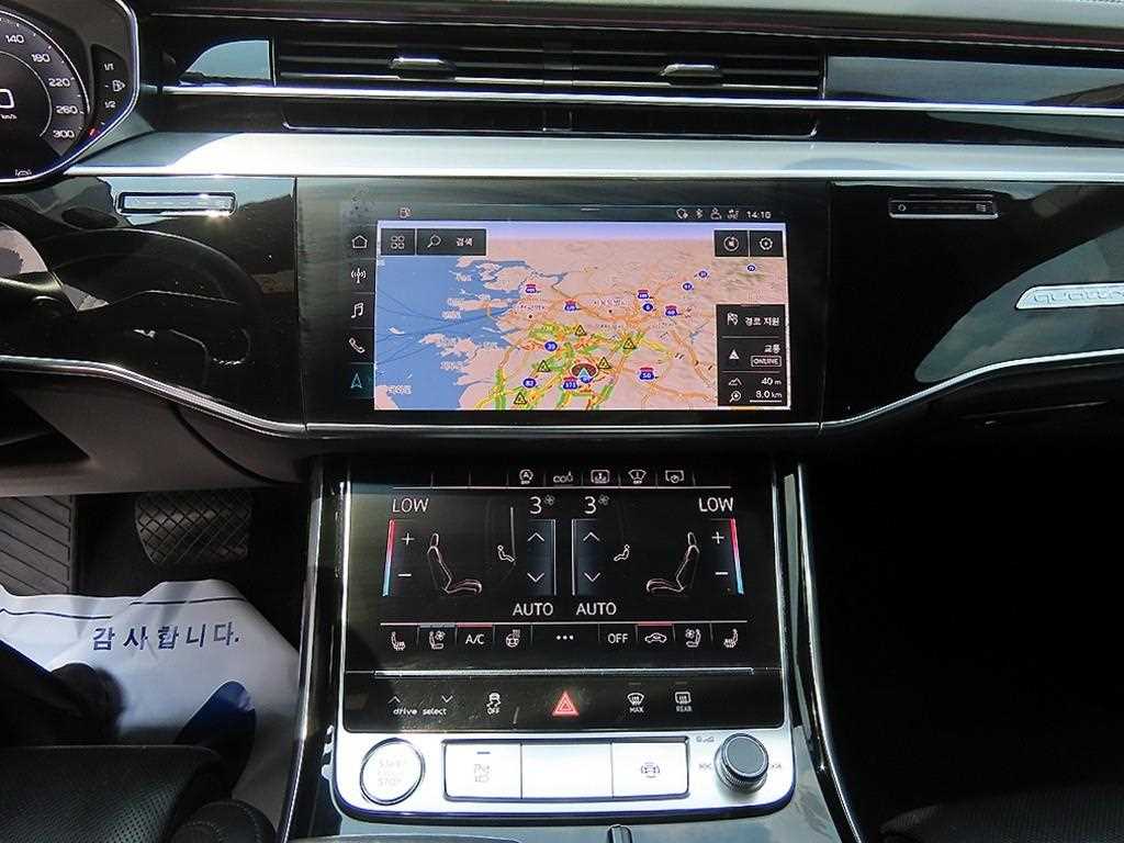 Audi A8 — photo 13
