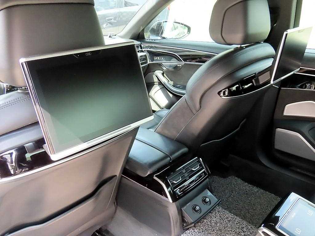 Audi A8 — photo 15