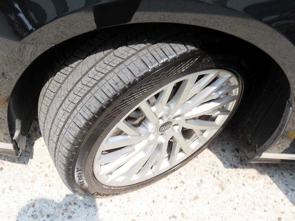Audi A8 — photo 20