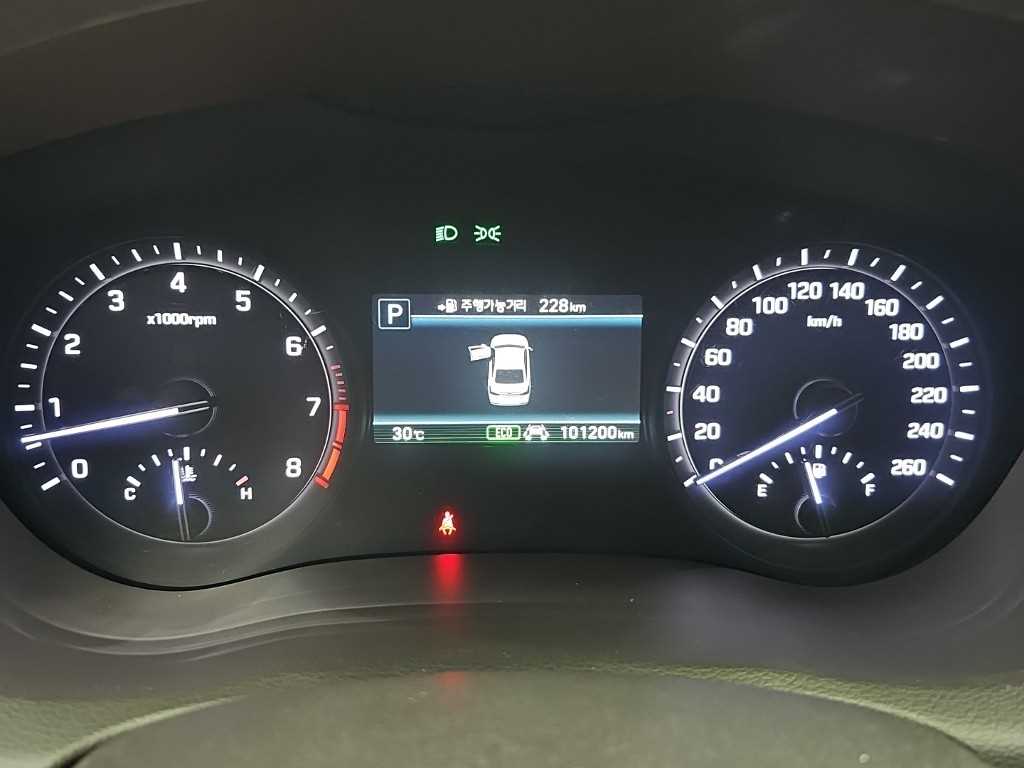 Genesis G80 — photo 06