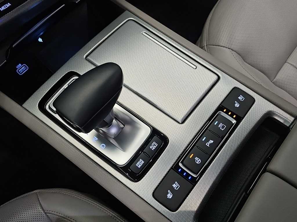 Genesis G80 — photo 08