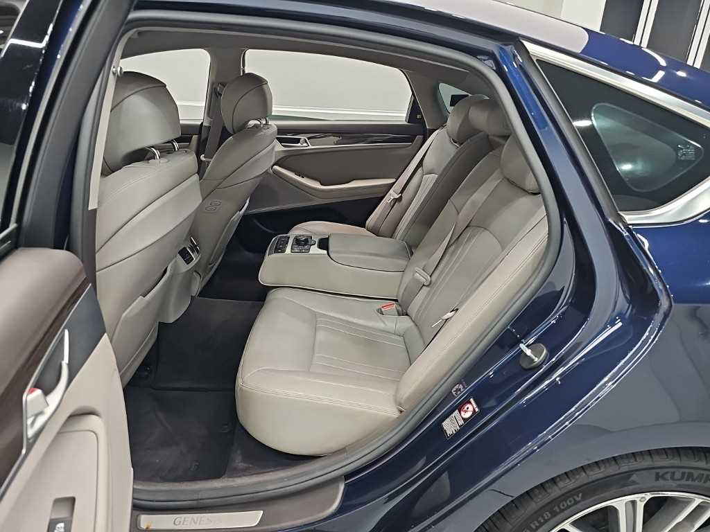 Genesis G80 — photo 12