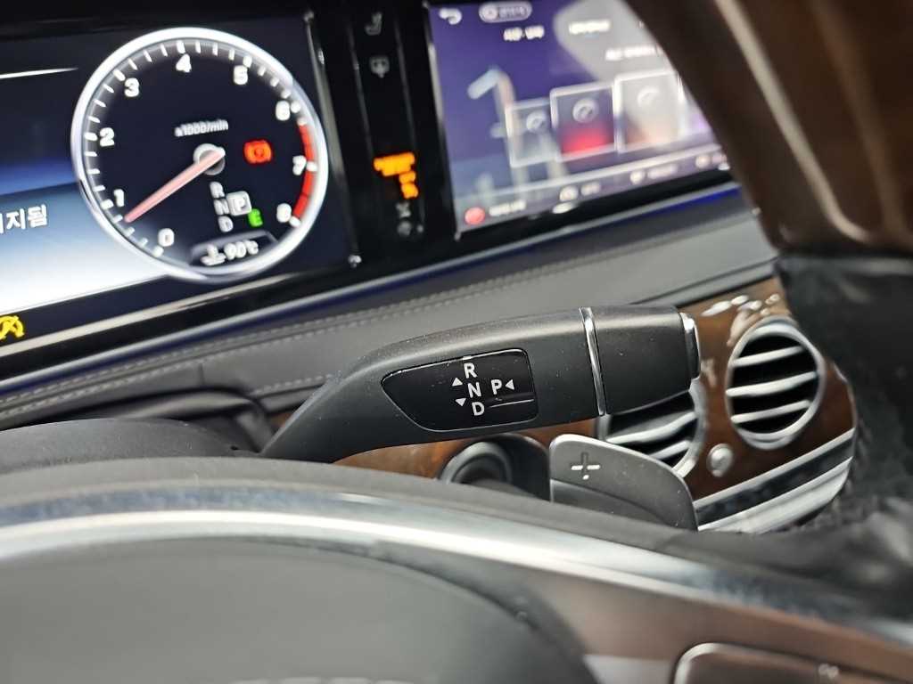 Mercedes-Benz S-Class — photo 08