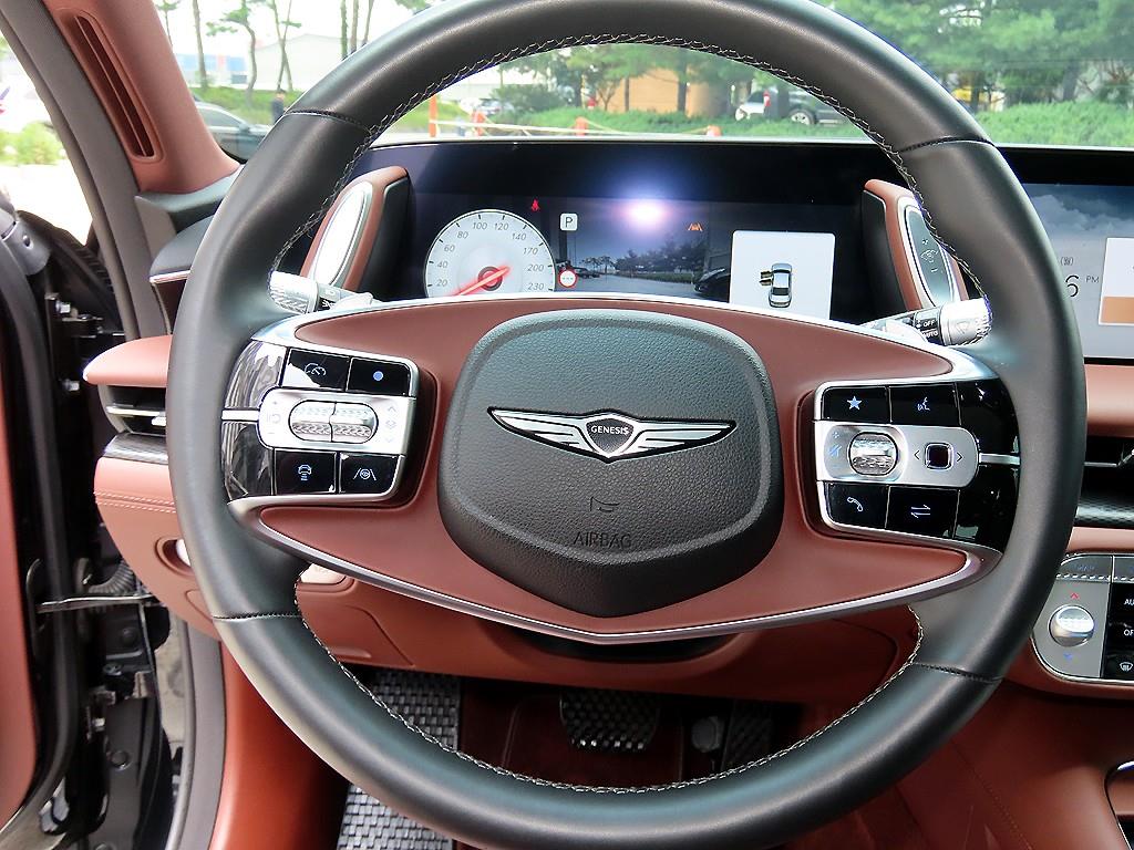 Genesis G90 — photo 08