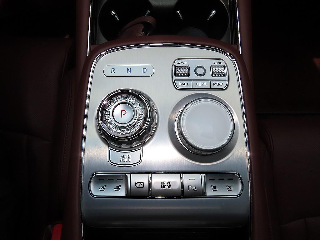Genesis G90 — photo 10