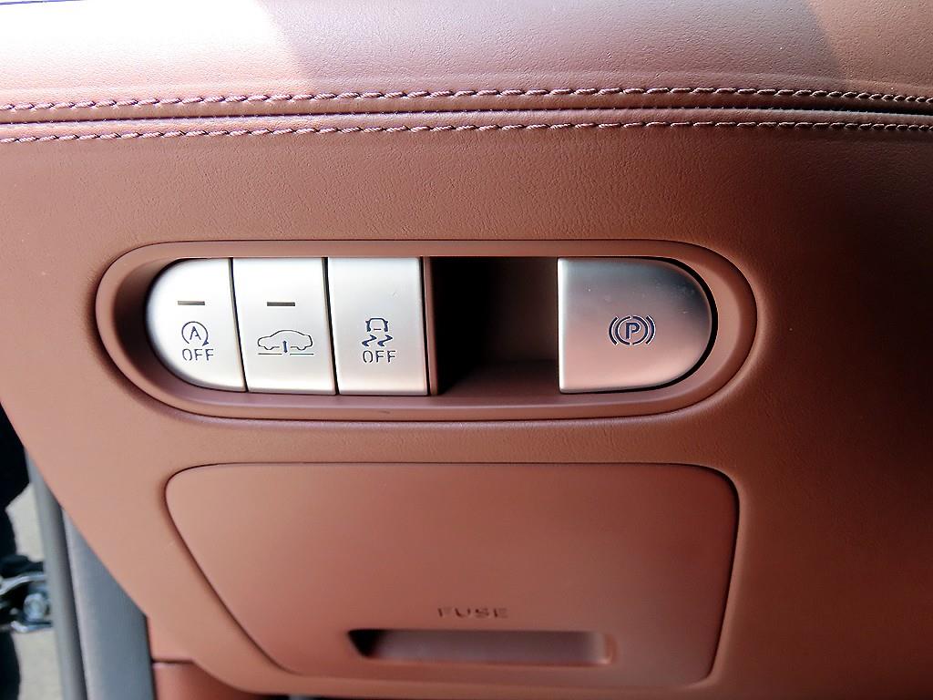 Genesis G90 — photo 12