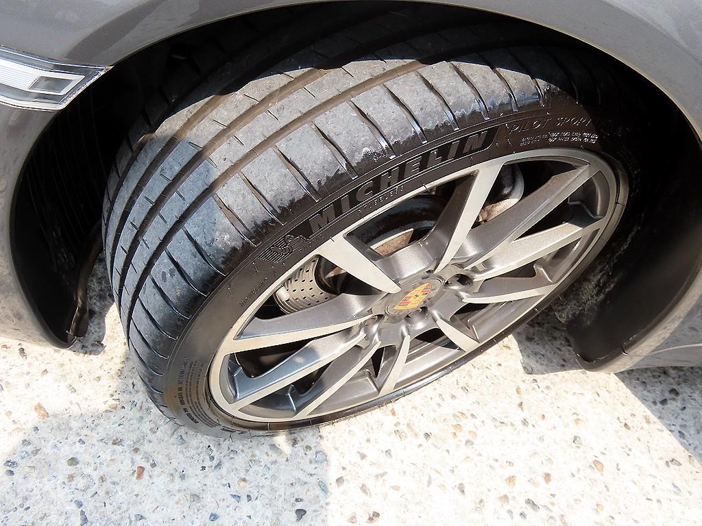 Porsche 911 — photo 18