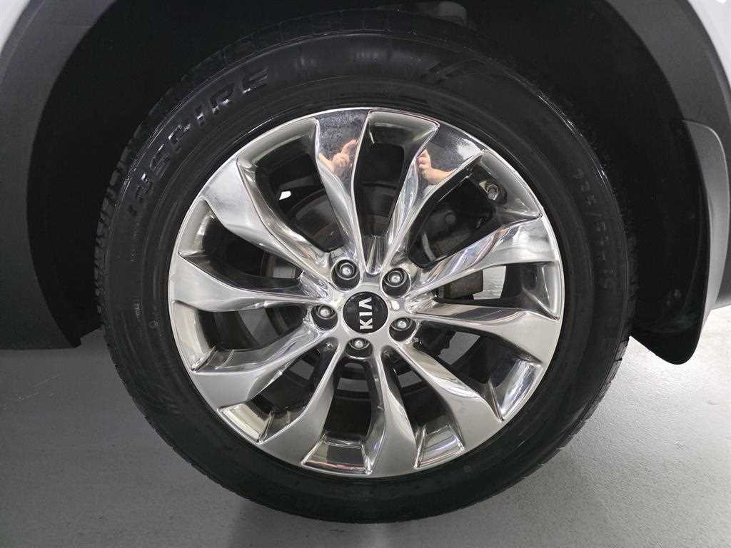 Kia Sorento — photo 19