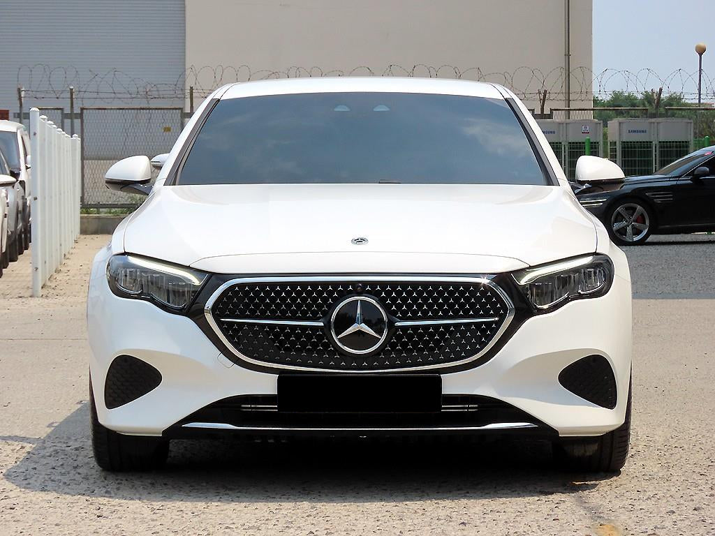 Mercedes-Benz E-Class — photo 01