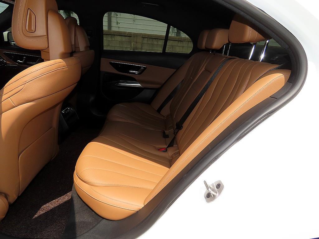 Mercedes-Benz E-Class — photo 06