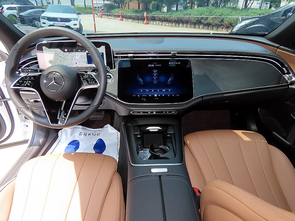 Mercedes-Benz E-Class — photo 07