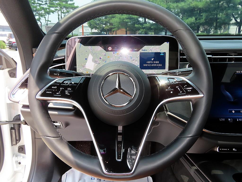 Mercedes-Benz E-Class — photo 08