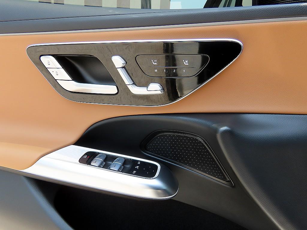 Mercedes-Benz E-Class — photo 11