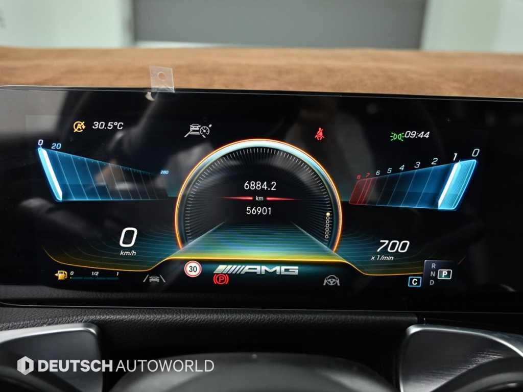 Mercedes-Benz GLB-Class — photo 08