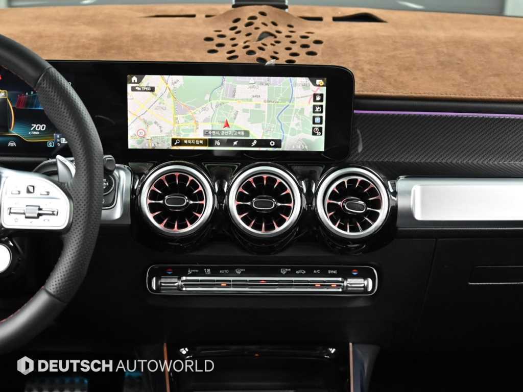 Mercedes-Benz GLB-Class — photo 14