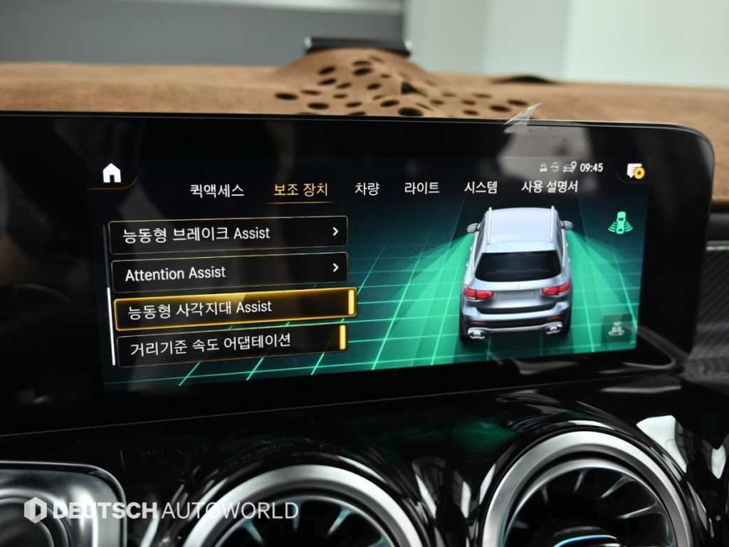 Mercedes-Benz GLB-Class — photo 17