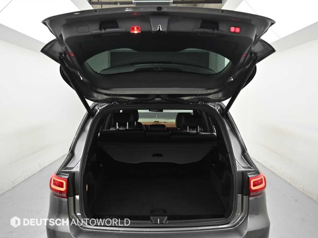 Mercedes-Benz GLB-Class — photo 19