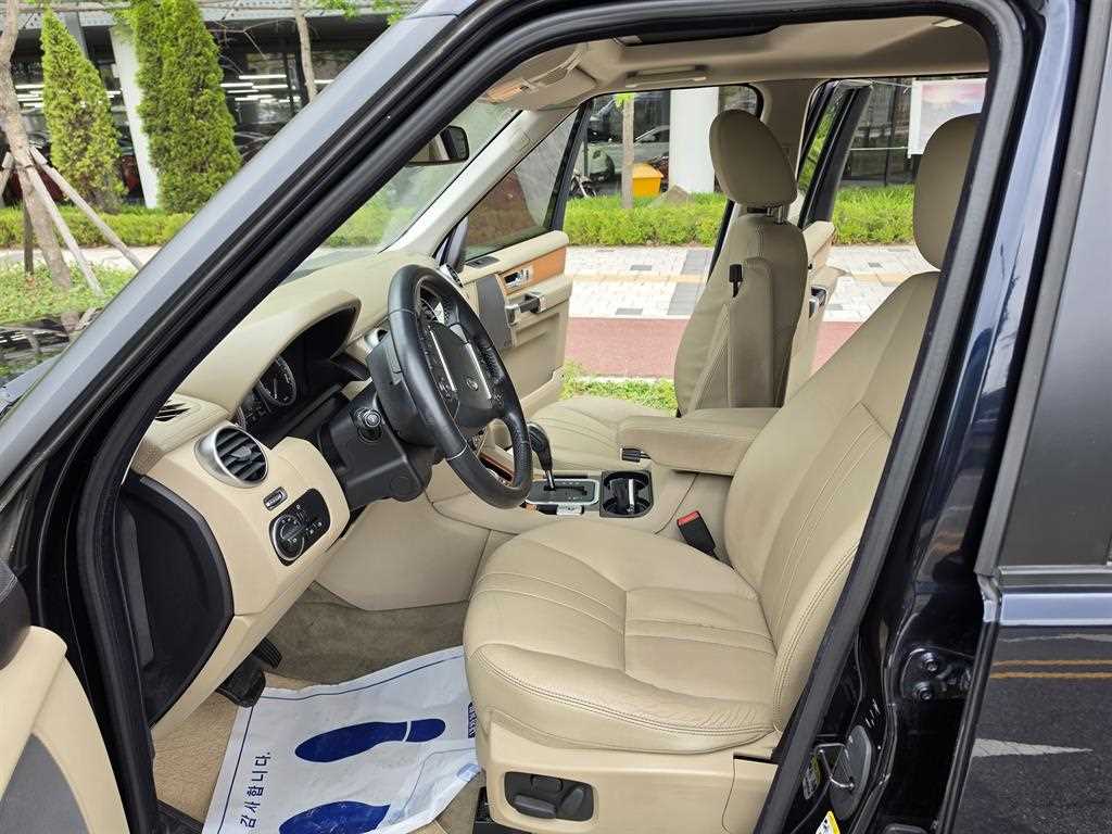 Land Rover Discovery — photo 10