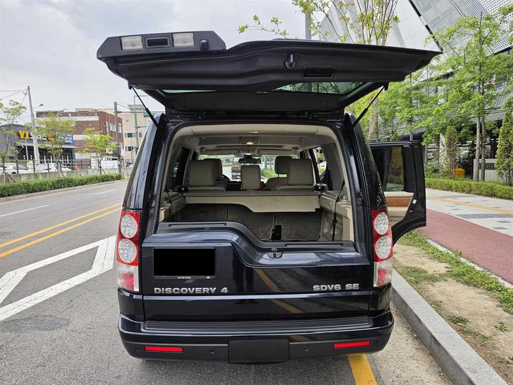 Land Rover Discovery — photo 11