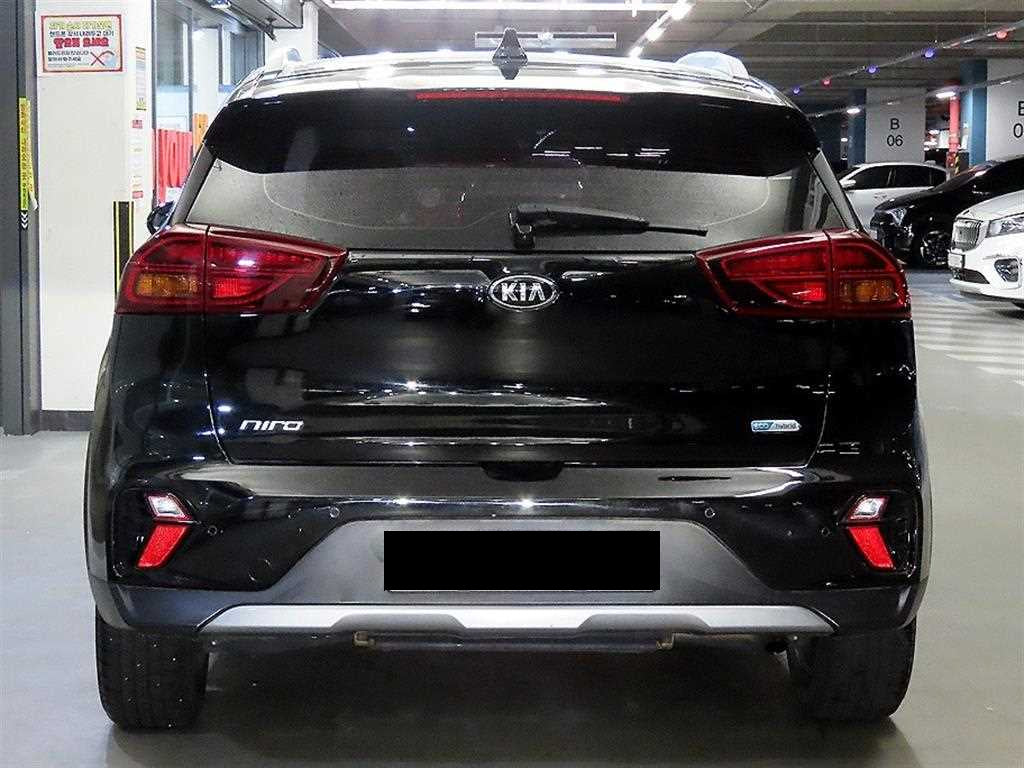 Kia Niro — photo 05