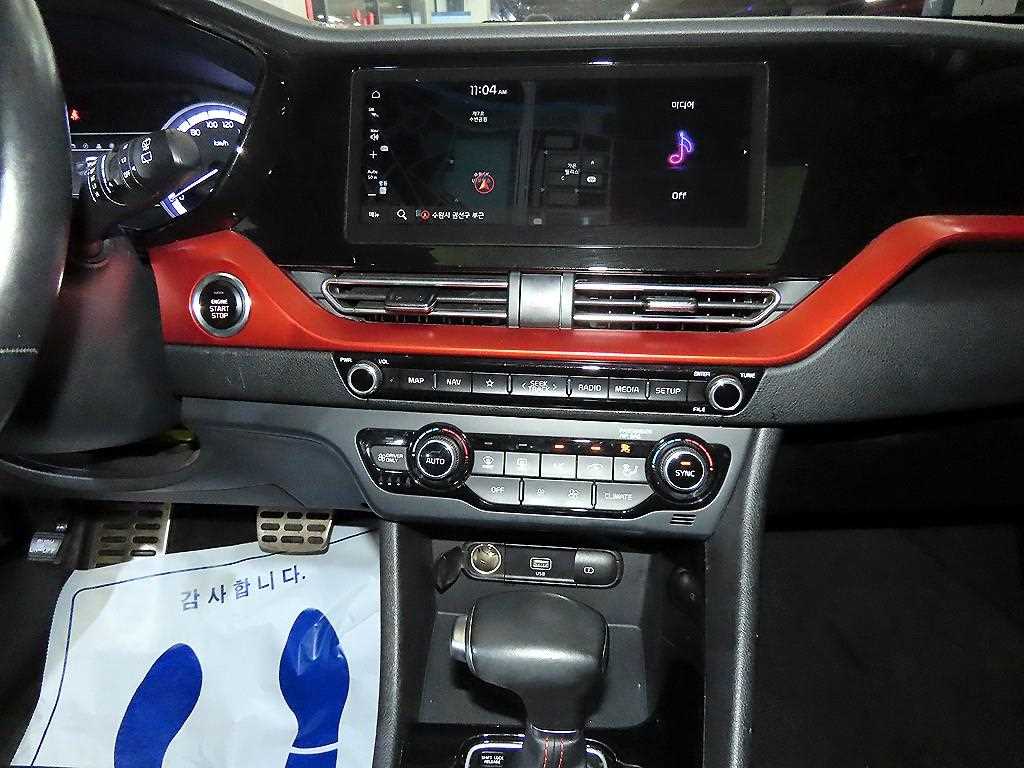 Kia Niro — photo 11