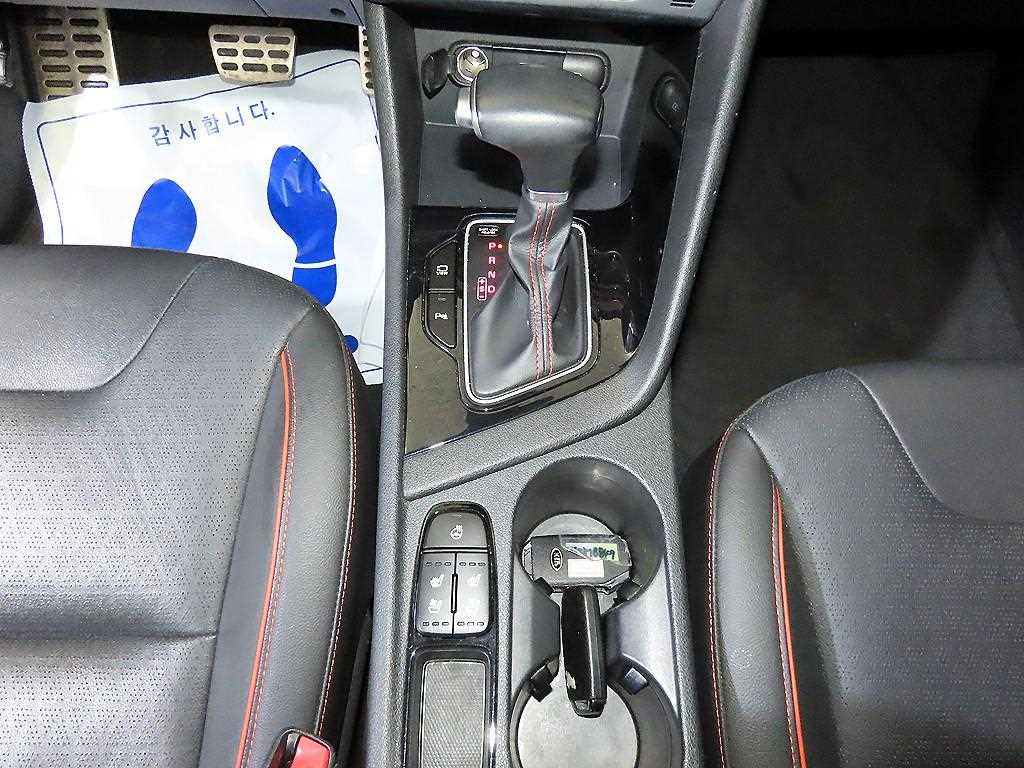 Kia Niro — photo 12