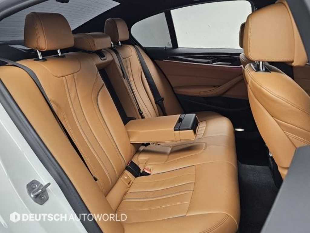 BMW 5-Series — photo 12