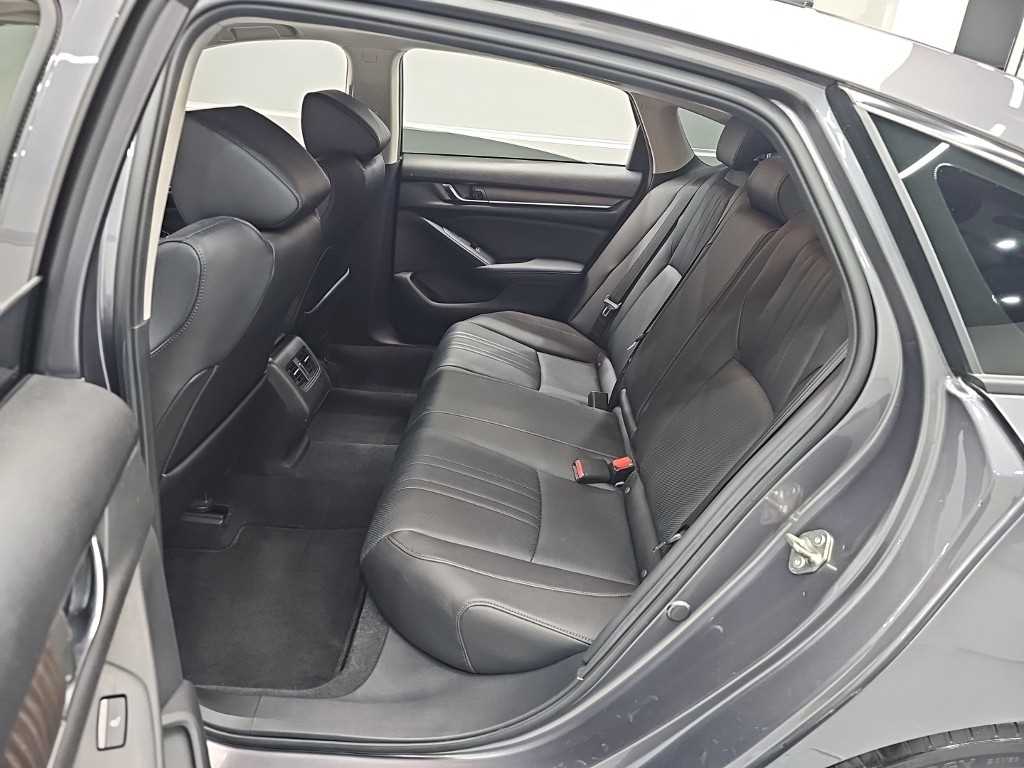 Honda Accord — photo 12