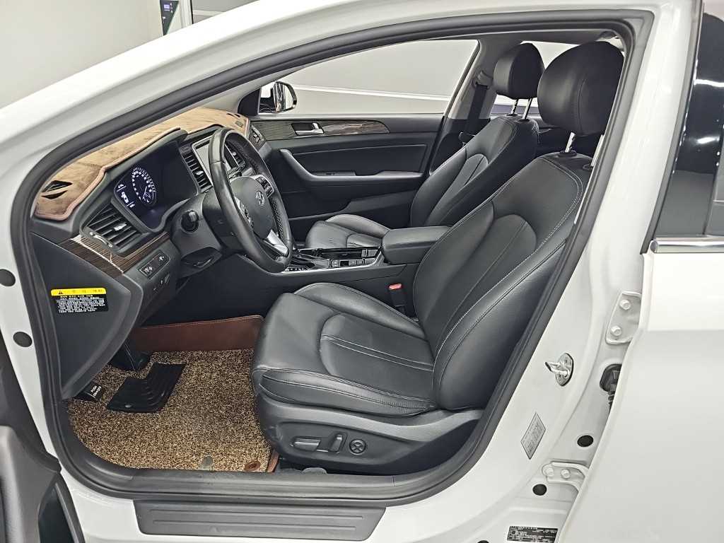 Hyundai Sonata — photo 11