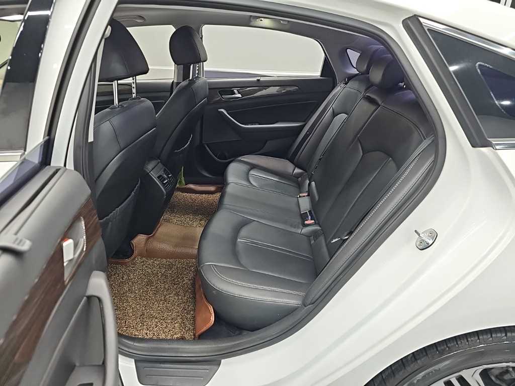 Hyundai Sonata — photo 12