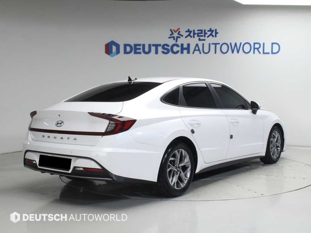 Hyundai Sonata — photo 02