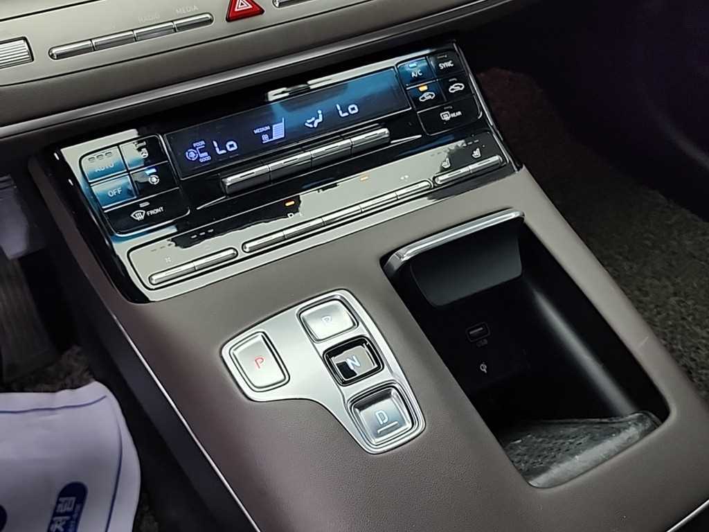 Hyundai Grandeur — photo 08