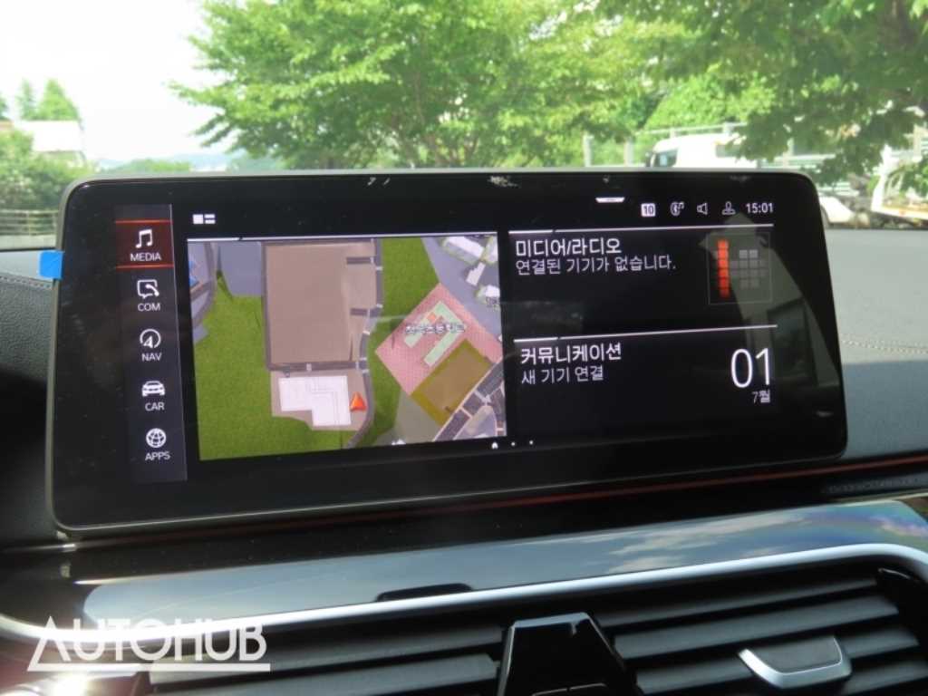 BMW 5-Series — photo 08