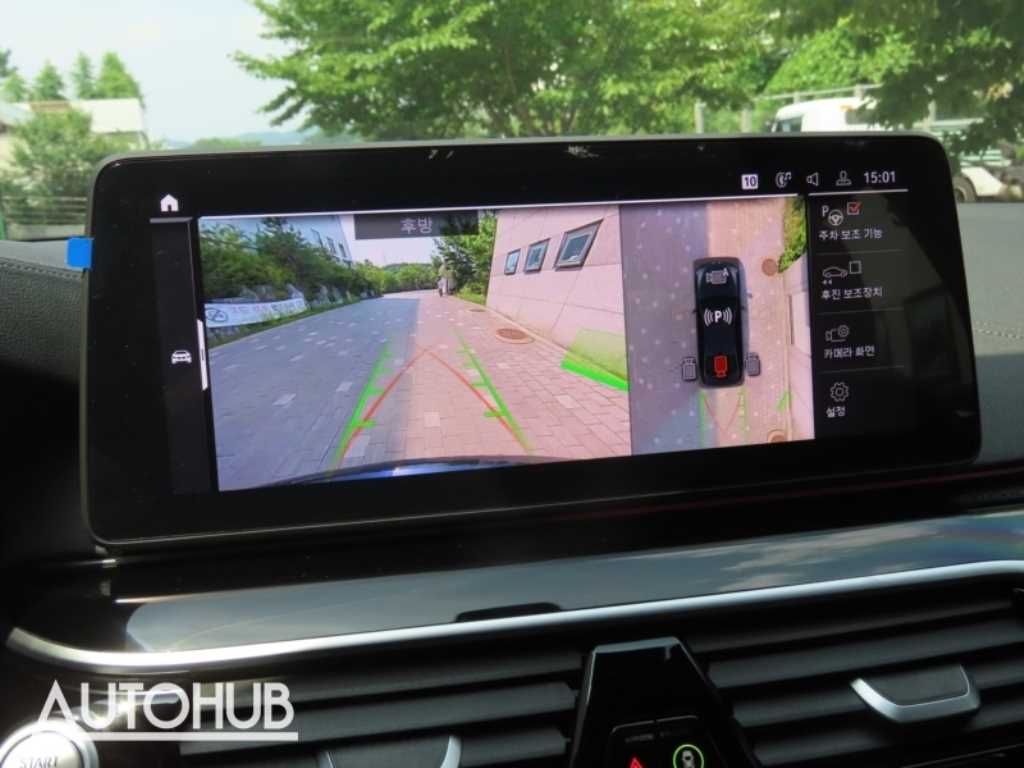 BMW 5-Series — photo 09
