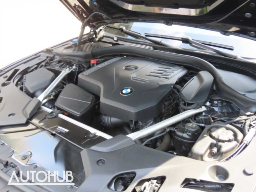BMW 5-Series — photo 19