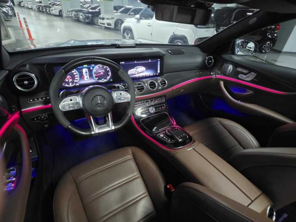 Mercedes-Benz E-Class — photo 10