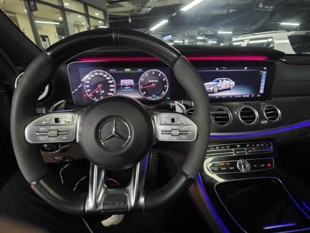 Mercedes-Benz E-Class — photo 13