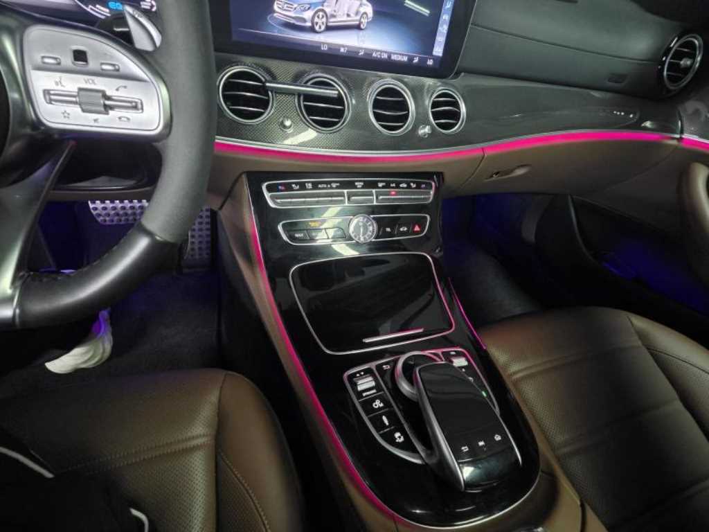 Mercedes-Benz E-Class — photo 14