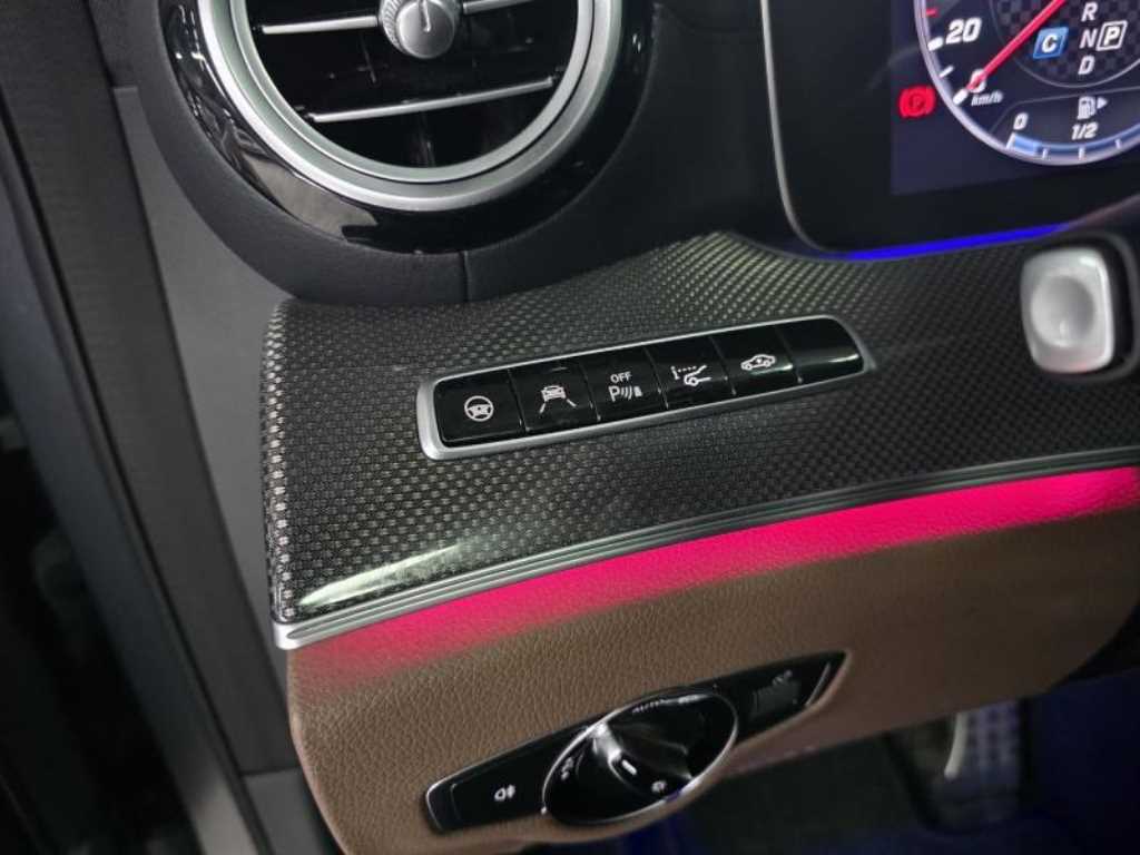 Mercedes-Benz E-Class — photo 15