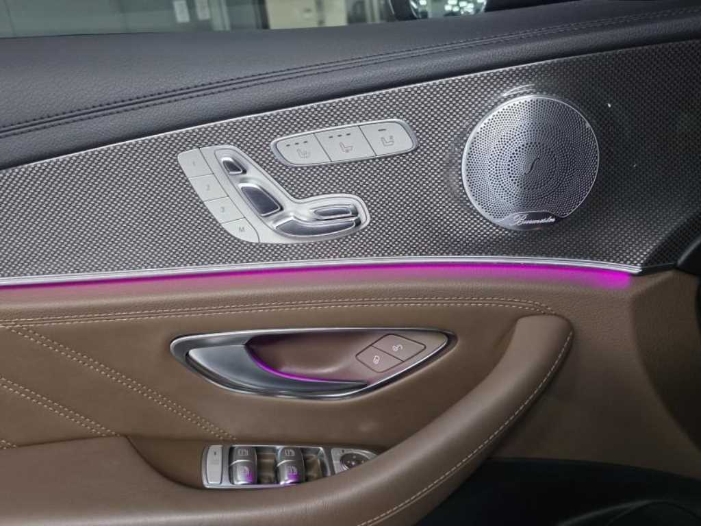 Mercedes-Benz E-Class — photo 16