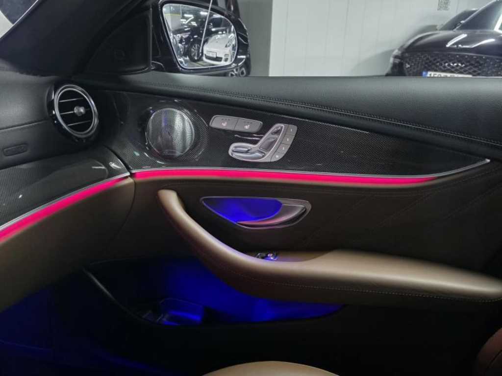 Mercedes-Benz E-Class — photo 18