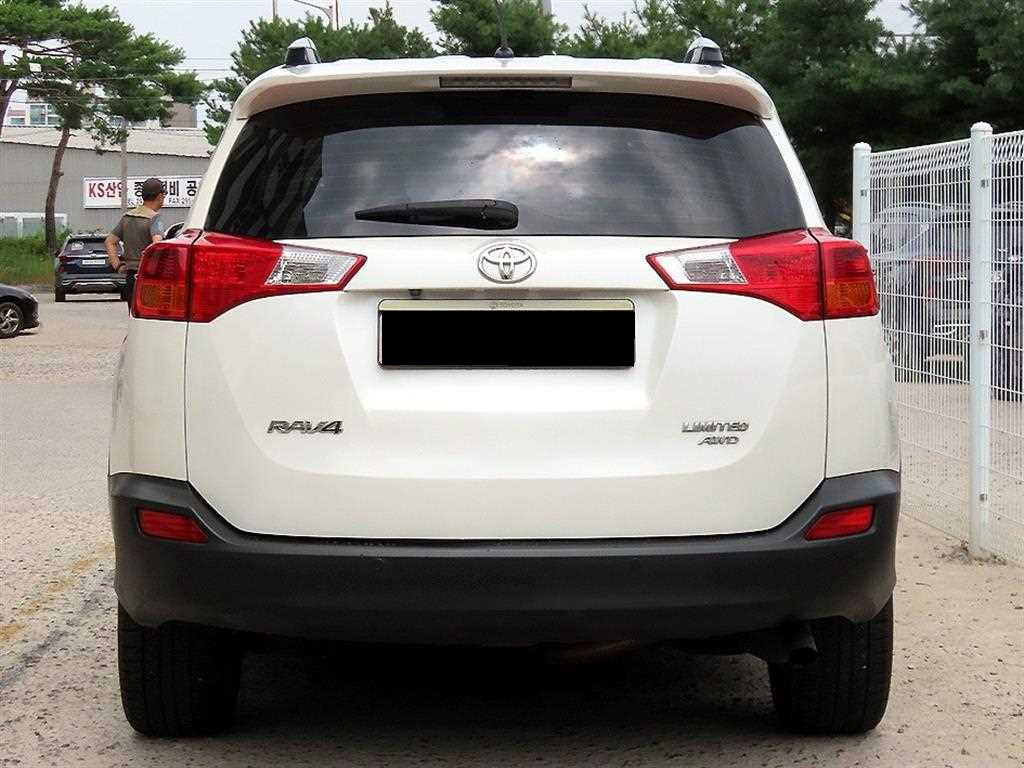 Toyota RAV4 — photo 04