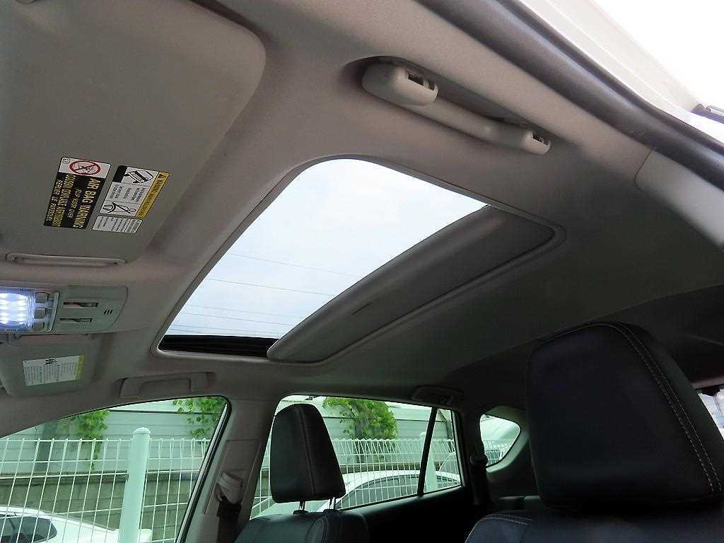 Toyota RAV4 — photo 18