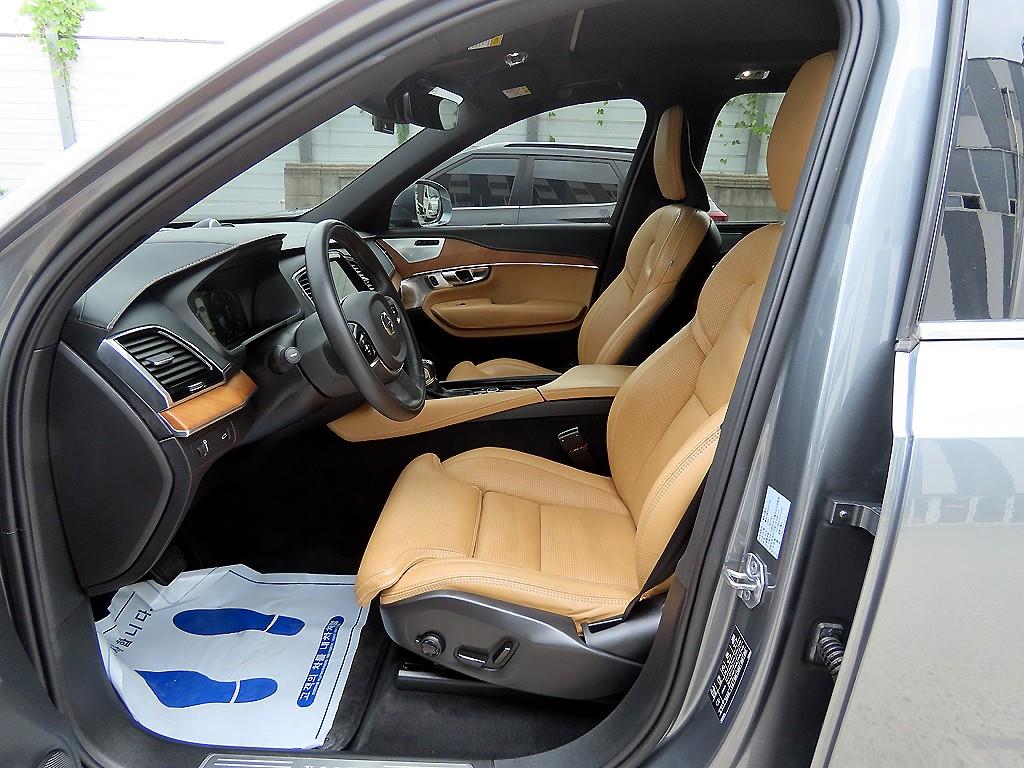 Volvo XC90 — photo 05