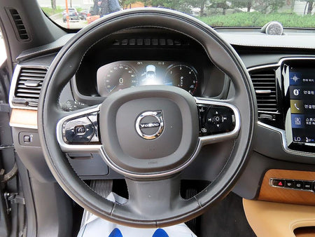 Volvo XC90 — photo 08