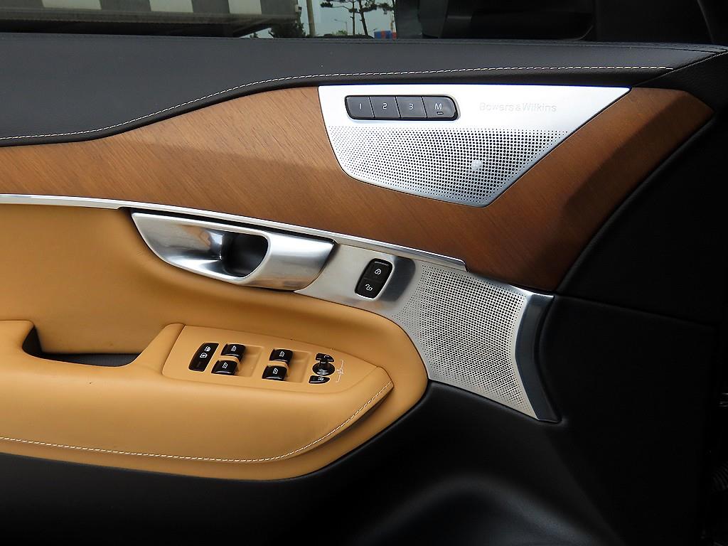 Volvo XC90 — photo 12