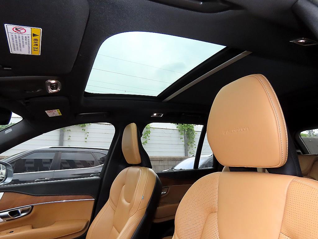 Volvo XC90 — photo 16