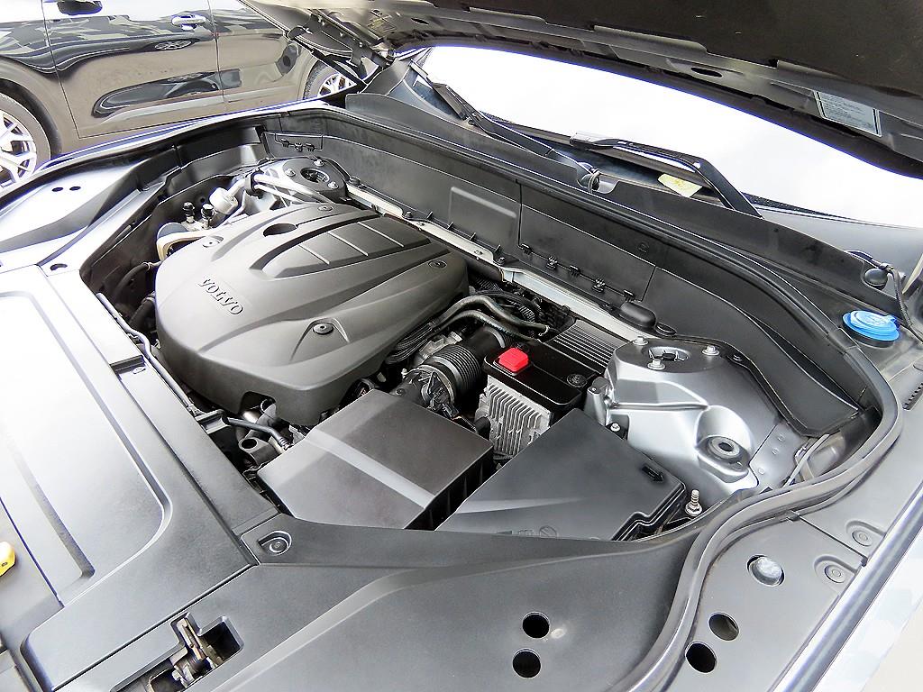 Volvo XC90 — photo 19
