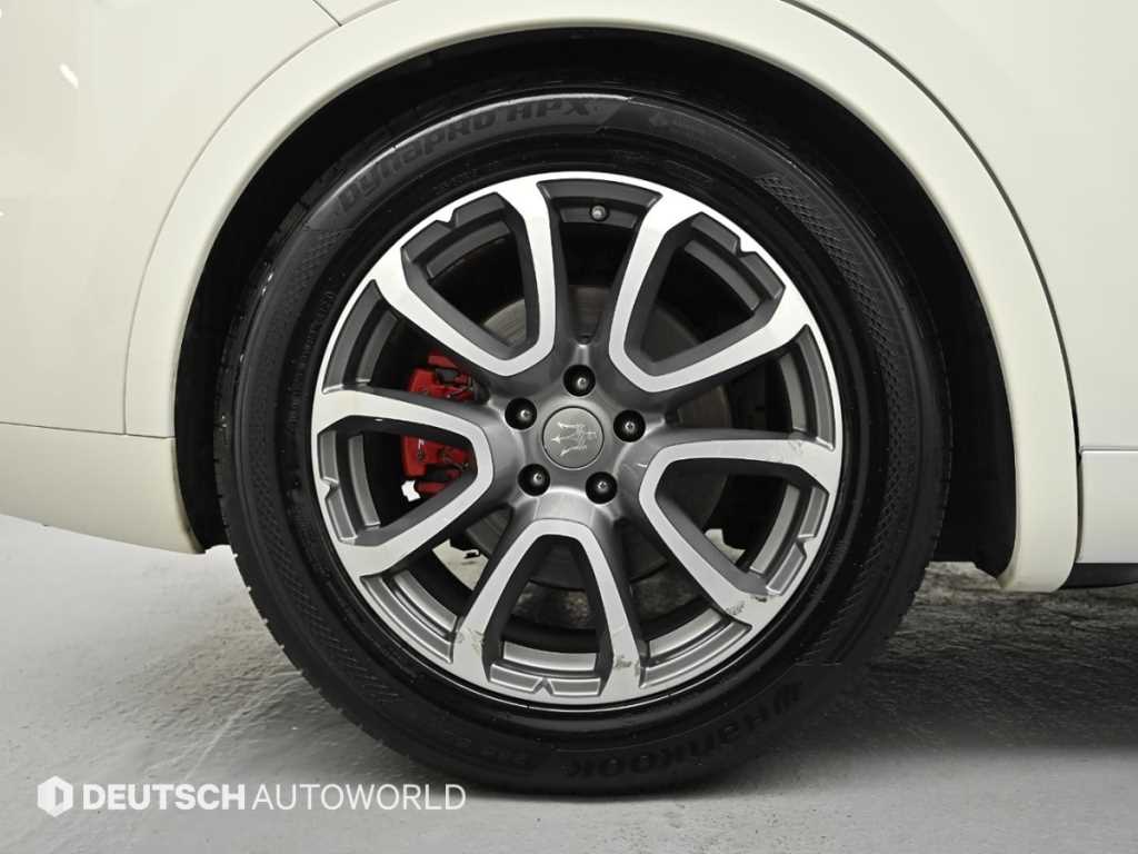 Maserati Levante — photo 05