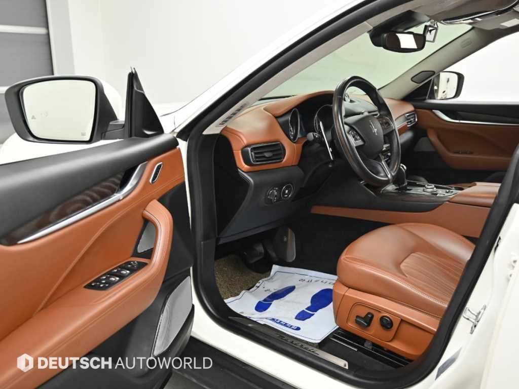 Maserati Levante — photo 11